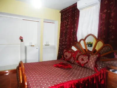 Hostal Gina y Francis Hotels near La Loma De La Cruz