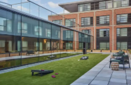 希爾頓布盧明頓研究生飯店 住宿飯店