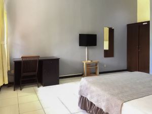 Kemang Place near Lippo Mall Kemang Mitra RedDoorz