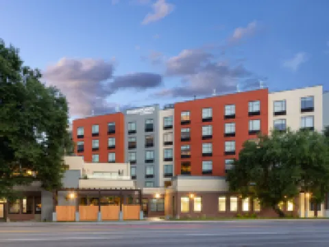 Four Points by Sheraton Penticton at the Convention Centre ペンティクトンのホテル