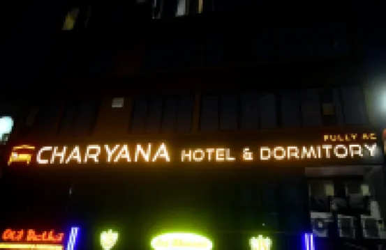 Charyana Lady Dorms  호텔