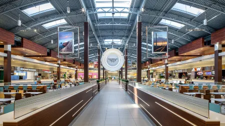 Holiday Inn Express Toronto-North York Отели рядом с достопримечательностью «BAPS Shri Swaminarayan Mandir»