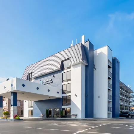 Clarion Inn & Suites Near the Leconte Center Pigeon Forge