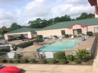 Super 8 by Wyndham Jasper TX - Pools