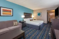 Holiday Inn Express & Suites I-95 Capitol Beltway-Largo Hotel a Lake Arbor