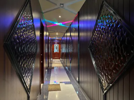 DV Residency Bhadravathi Отели рядом с достопримечательностью «Karnataka Sangha»