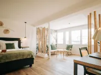 โรงแรมโครเนอ