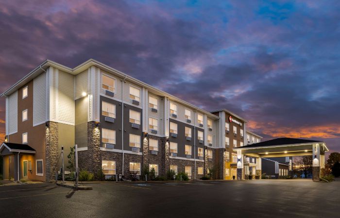 Best Western Plus Lacombe Inn  Suites