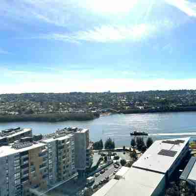 KozyGuru | Wentworth Point | 1 Bed Waterview Apt Others