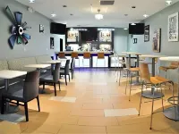 SpringHill Suites Houston Baytown - bar