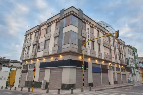 Hotel Plaza Carnaval فنادق في باستو