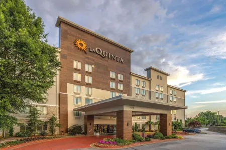 La Quinta Inn & Suites by Wyndham Atlanta Airport North