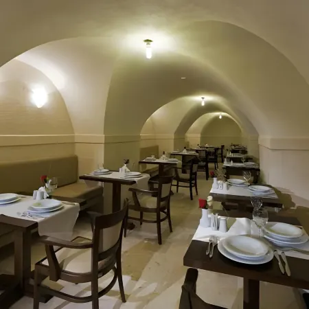 Kasr-I Nehroz Hotel