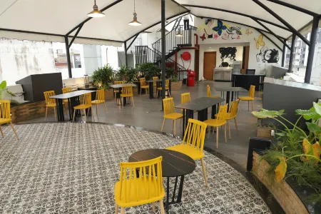 Alba Inn, Vijay Nagar Отели рядом со станцией Indore Junction