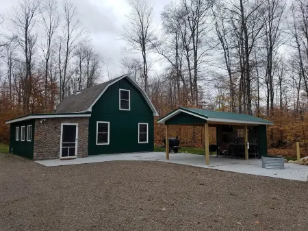 Petoskey - Enjoy the great outdoors from the Cozy and peaceful cabin!