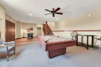 Cozy Family Ranch Home, Clean and Great Location! 2 Pools, Splash Pad, & Gym!