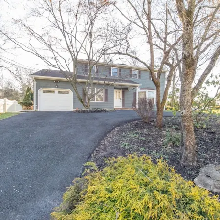 Peaceful Spacious Home with Theater. Family Friendly, Centrally located
