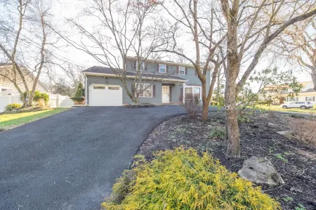 Peaceful Spacious Home with Theater. Family Friendly, Centrally located