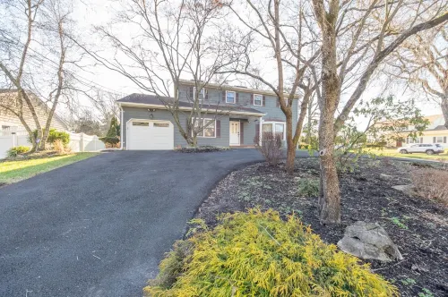 Peaceful Spacious Home with Theater. Family Friendly, Centrally located Hotels in North Brunswick