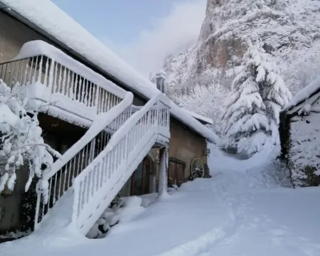 Cosy gîte in a Quiet Location. Nature and Magnificent Views Hoteles en Le Dévoluy