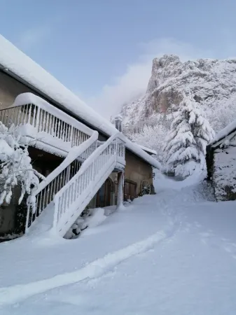 Gîte in the Heart of Nature, Cool, Calm and Magnificent View Отели в г. Ле Деволюи
