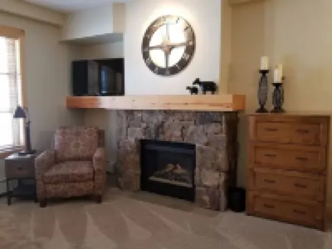 Spacious Deluxe Studio in Center Village, Walk to Lifts, Passage Point 324