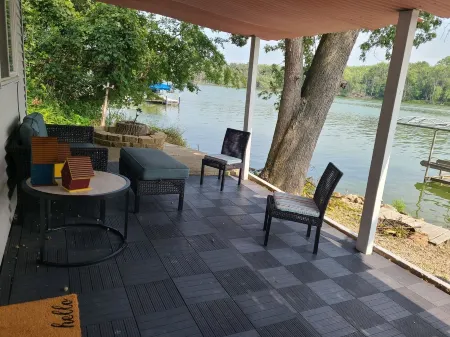 Private Beach Waterfront w/ Dock - Rock River Hideaway