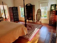 The Flowers House - Downtown Historic Home in the Heart of Mount Dora Hotel dekat ALDI