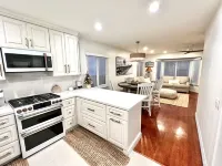 Beautiful Beach House - Walk to the beach!