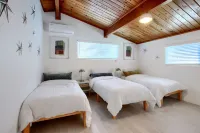 Modern A-Frame next to a creek, minutes to Bass Lake and close to Yosemite