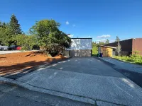 Convenient modern 2br home, 5 mins from airport.