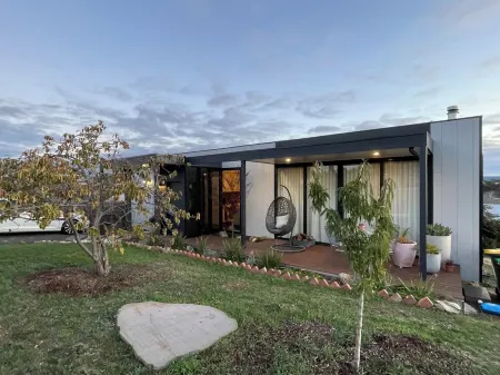 Cosy “Mod” in Clunes