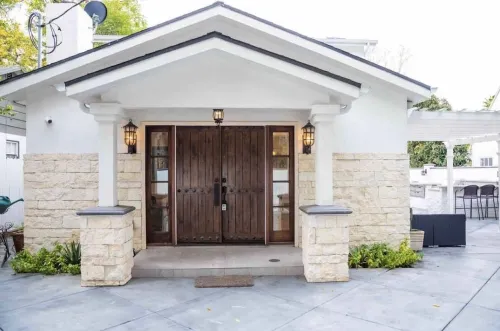 Luxury High Tech 4 BDR in Perfect Location!