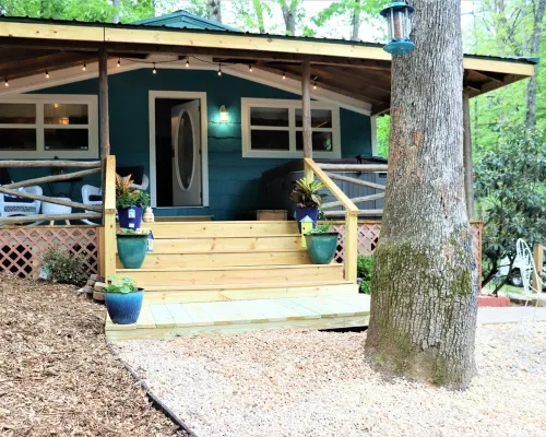 REST ASSURED WITH HOT TUB AND COMFORT OF THIS HOME! Hotels in Catheys Creek