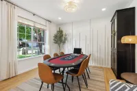 DFW Escape: Pool, Hot Tub, Near AT&T Stadium, 20 mins to Dallas and Fort Worth