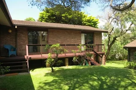 ABSOLUTE Mollymook BEACHFRONT - Direct beach access / Free Wifi / Quality linen