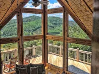 Awesome View 2500 Sqft Decks 8 Person Spa Mins to Blue Ridge Pkway & New River Hotels in Pine Swamp