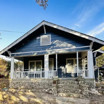 Spacious Family Oasis - Timeless Charm