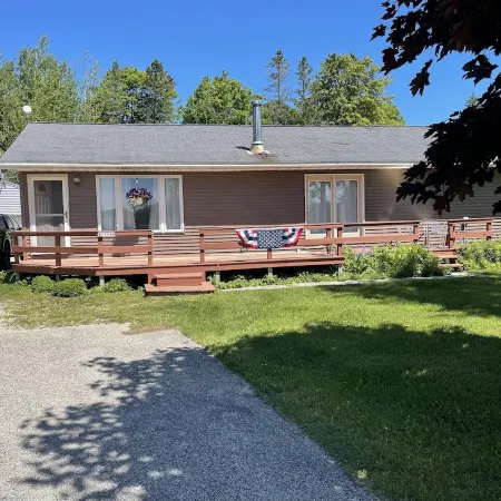 Naubinway Basecamp - 40 miles west of Mackinac Bridge on US 2