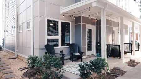 Modern Unit in Historic Old Manchester. Отели рядом с достопримечательностью «The Museum of the Confederacy»