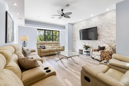 Dream Getaway Away in 6BR/4.5 Bath Oasis with Heated Pool, Steps from the Beach