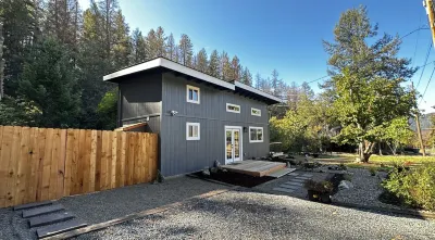 Cozy private family ranch cottage! Vineyards, Britt Festival and Applegate Lake! Hotels near Applegate Library