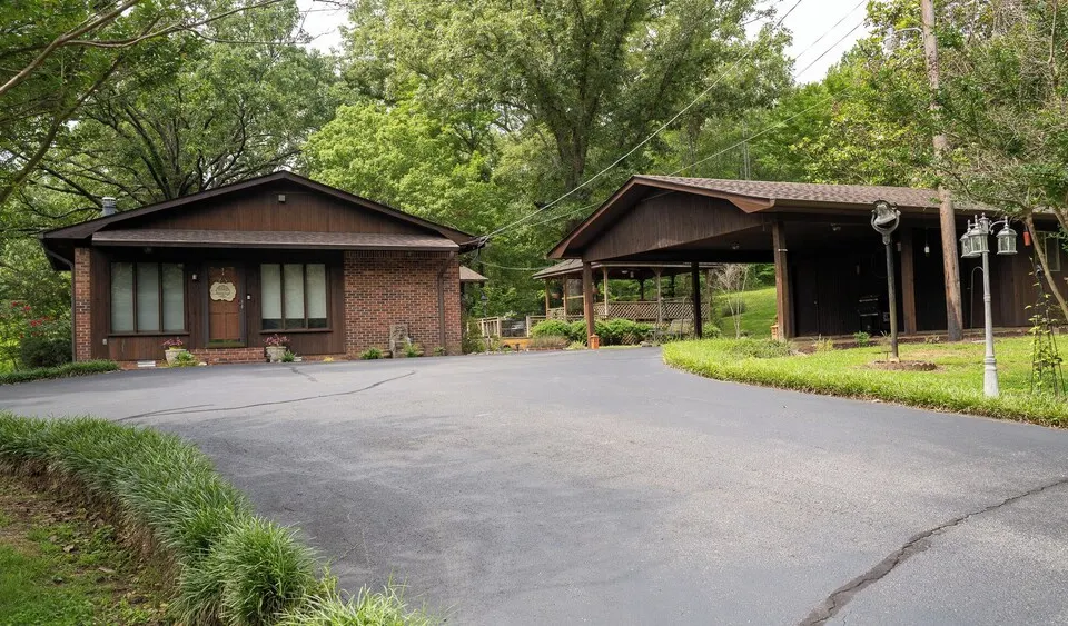 洋書 Country Escapes Country Escapes Realty | Beautiful Properties For Sale in