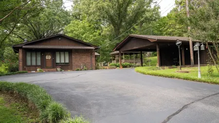 COUNTRY ESCAPE!  Minutes from Pickwick Lake and Downtown Corinth!
