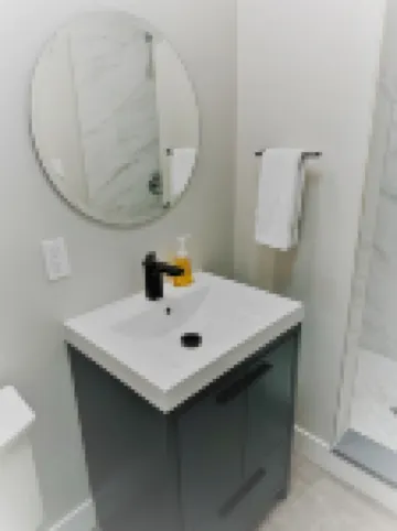 Outlaw Inn Unit 1. Modern, newly remodeled unit. Steps from Main Street!