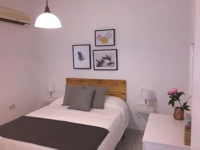 Air conditioning, Wifi, close to the mosque and cathedral Hotels in South District