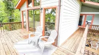 Lakeview Landing, pet friendly lake front home on Boone Lake