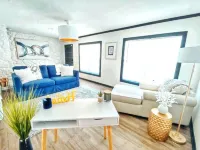 Maison Modernè Unit A: Work + Play Hotels in Windcrest