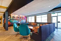 Tru by Hilton Edmonton Windermere