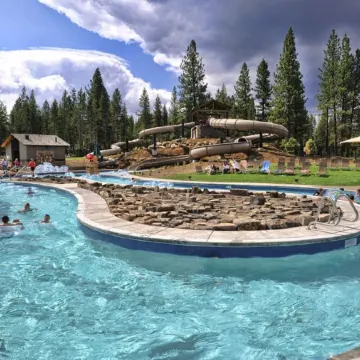 3 Min to SHARC with 8 Passes! Private Hot Tub, Quite Cul-de-sac w/ PS4 & BBQ